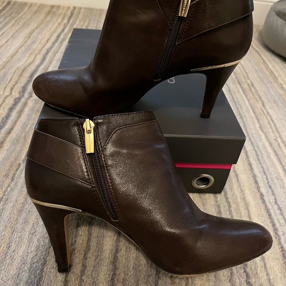 Vince Camuto Vernaya booties in walnut brown brûlée - Picture 4 of 5